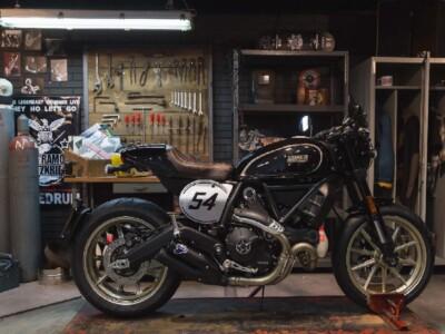 אופנוע דוקאטי שחור ספורט (3)