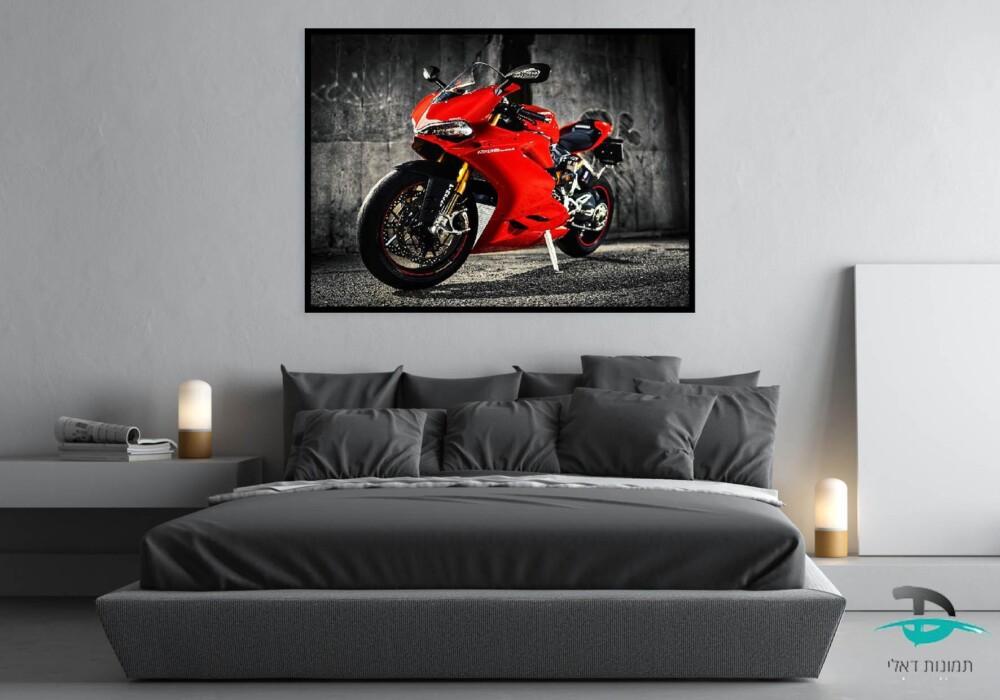 אופנוע מירוץ דוקאטי אדום 2