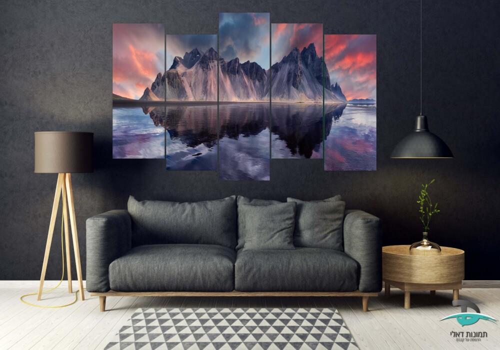 תמונות מחולקות הרים אפורים על מים